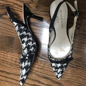 Ann Klein kitten heels in black and white